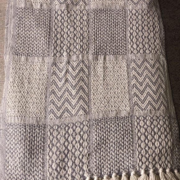 Throw - Picture 7 of 10